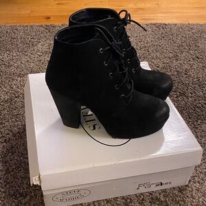 Steve Madden black boots size 8 1/2.